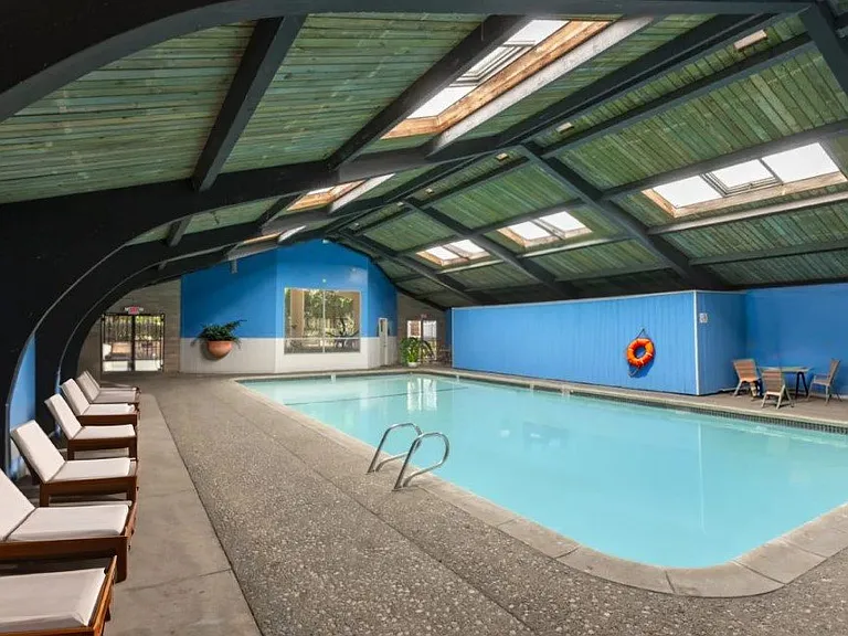St Moritz Garden Apartments — Photo 15