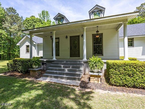 3rd image of 348 Craig Rd