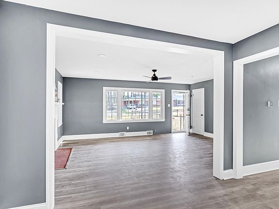 4th image of 1249 Oakridge Ave