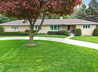 38208 N Julian Dr, Clinton Township, MI 48036