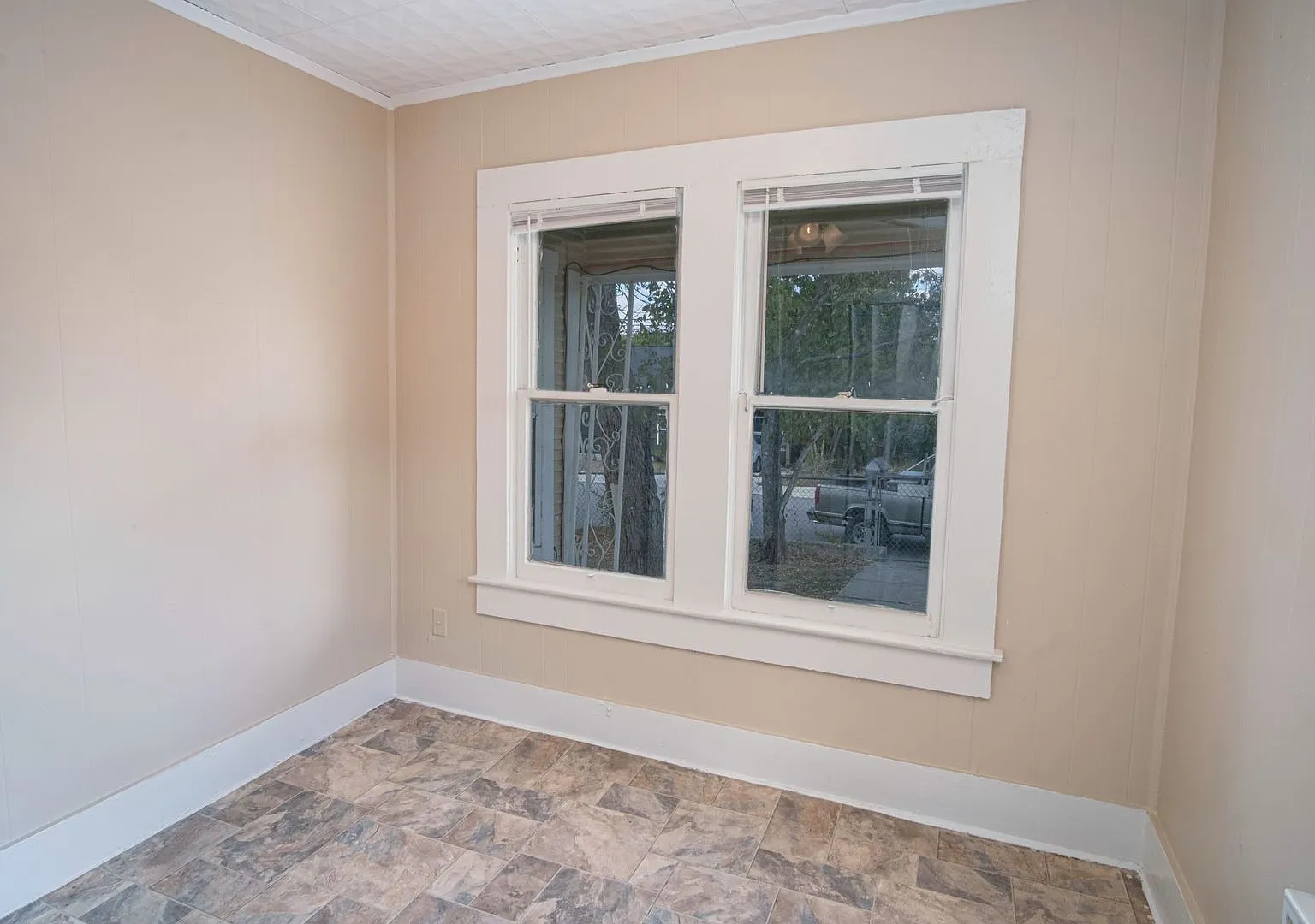610 Belmont — Photo 2