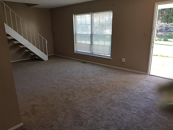 3rd image of 4813 Oakwood Trl