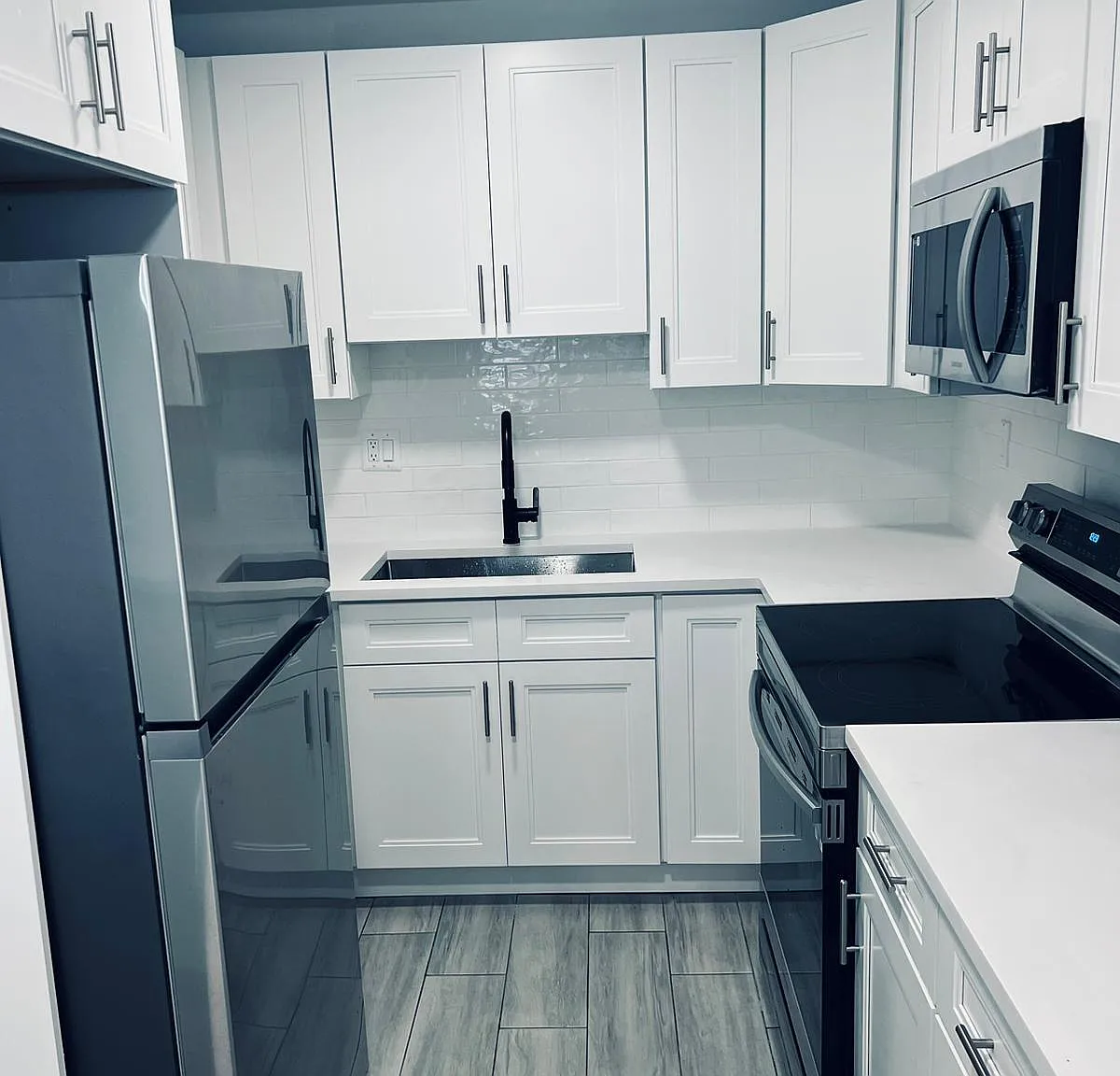 1 bed, 1.0 bath, 825 sqft, $1,900 — Photo 1