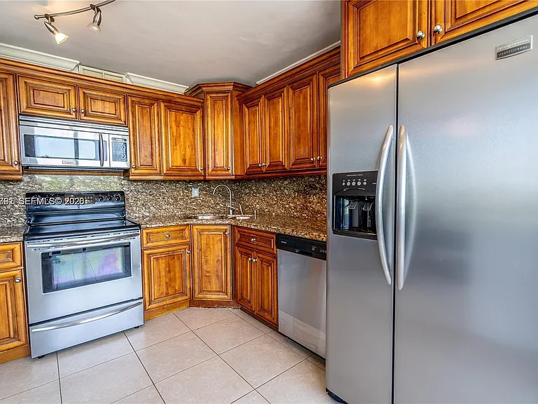 7300 Wayne Ave #401 — Photo 8