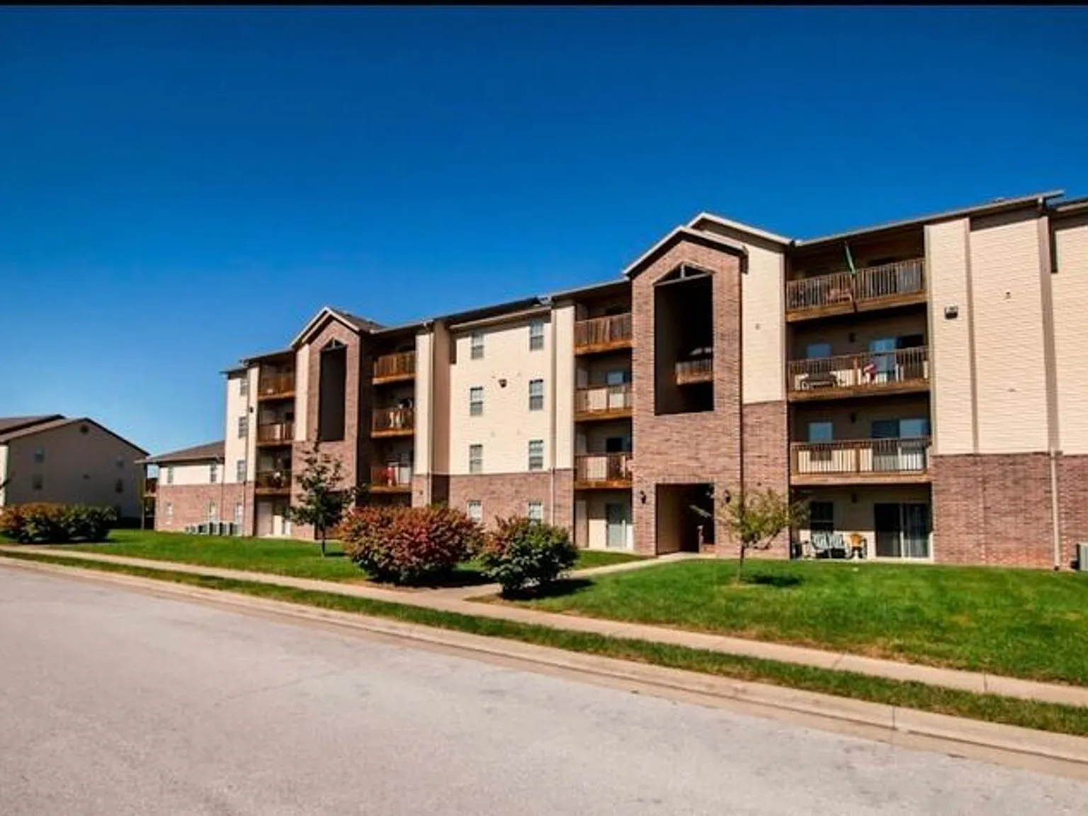 Town and Country Village Apartments — Photo 4