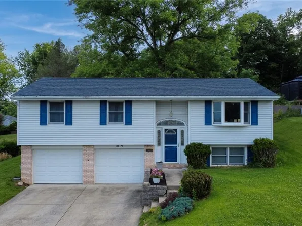 1019 Copsewood Dr, Bethel Park, PA 15102