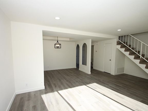 4th image of 291 Green Moor Pl