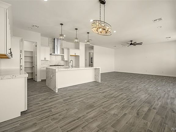 4th image of 3104 Esmerelda Drive