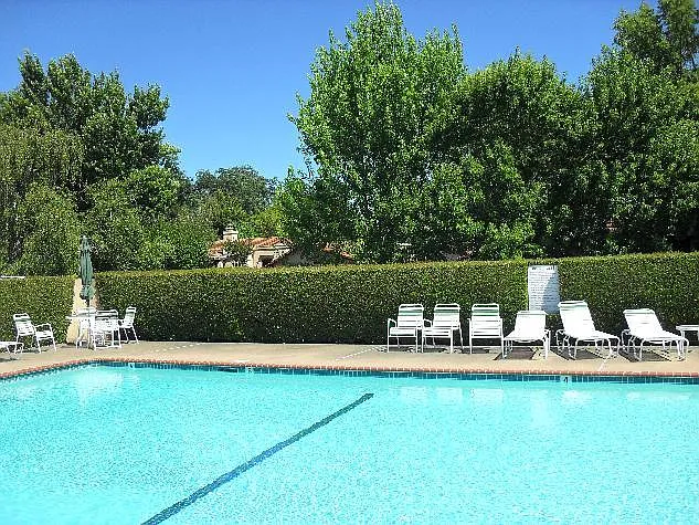 143 La Mancha Dr — Photo 4