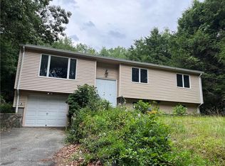 8 Winsor Ave, Johnston, RI 02919
