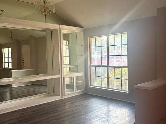 5th image of 16311 Rockgate Dr