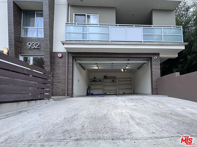 932 N Alfred St #1 — Photo 19