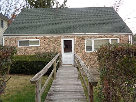 2nd image of 105 Vista Ave