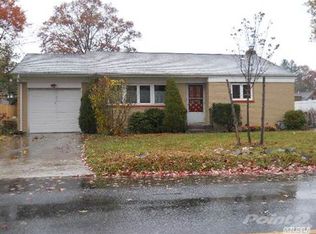 61 W 22nd St, Huntington Station, NY 11746