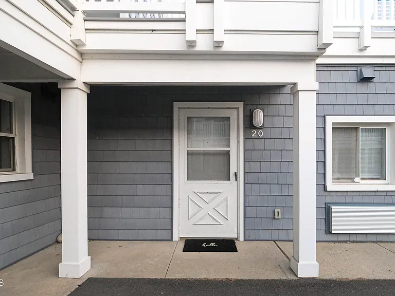 100 Ocean Ave #20A — Photo 2