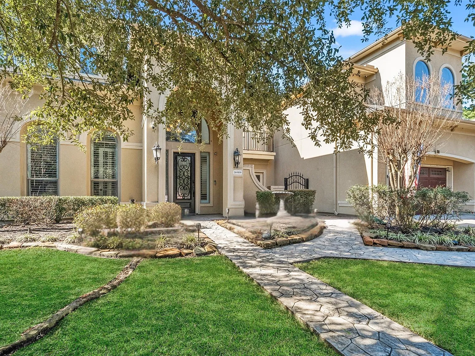 4 bed, 3.5 bath, 5061 sqft, $7,500 — Photo 2