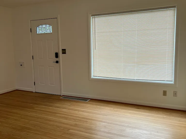 5005 SE Woodward St — Photo 3
