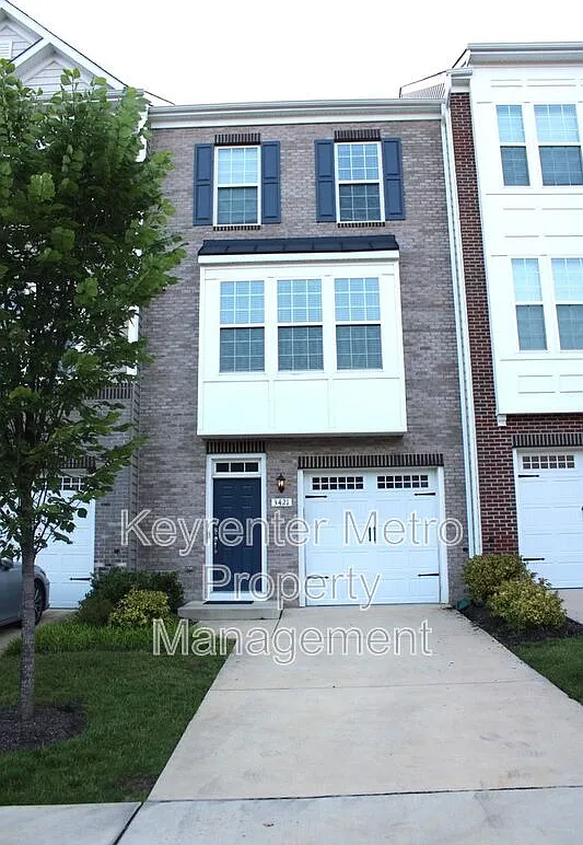 3 bed, 3.0 bath, $3,150 — Photo 2