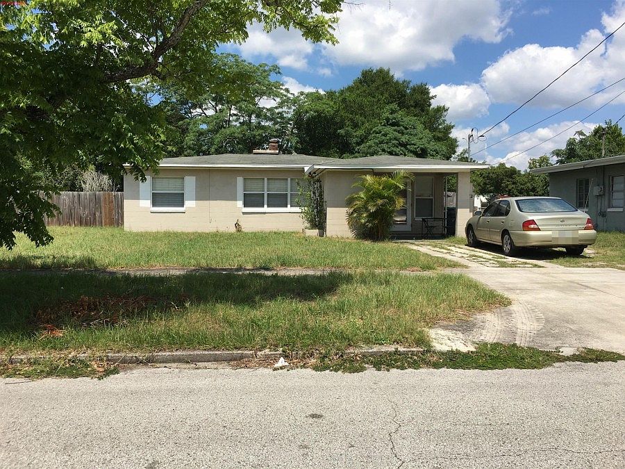 1st image of 220 Balsam Dr