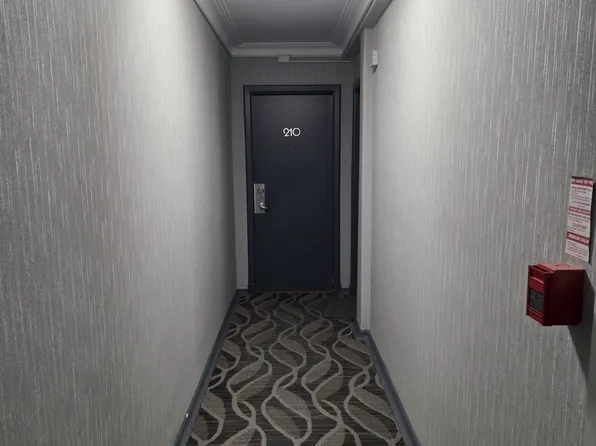 707 Eglinton Ave W #210, Toronto, ON M5N 1C8