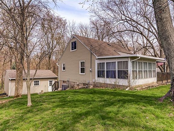 2nd image of 850 Sarah Dr