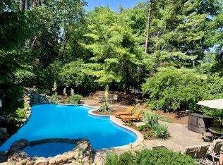 28726 E Kalong Cir, Southfield, MI