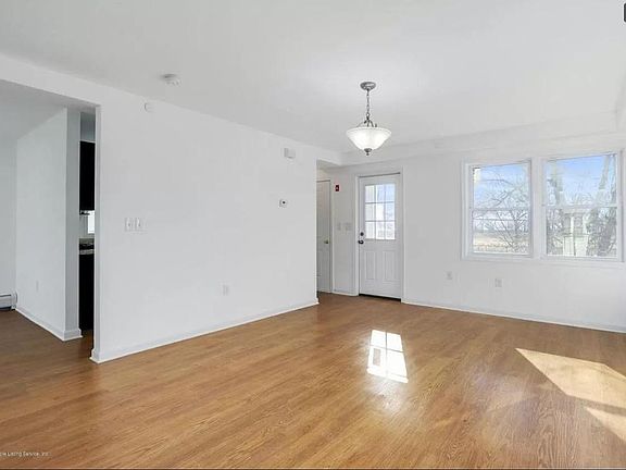 5th image of 251 Ebbitts St