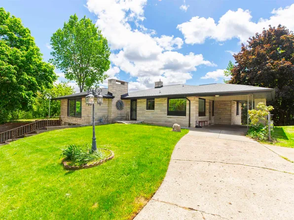 16128 Chandler Blvd, Mishawaka, IN 46544