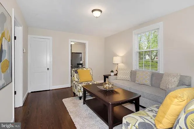 3710 Burrows Ave — Photo 7