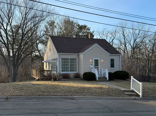 835 Southern Ave, Dubuque, IA 52003