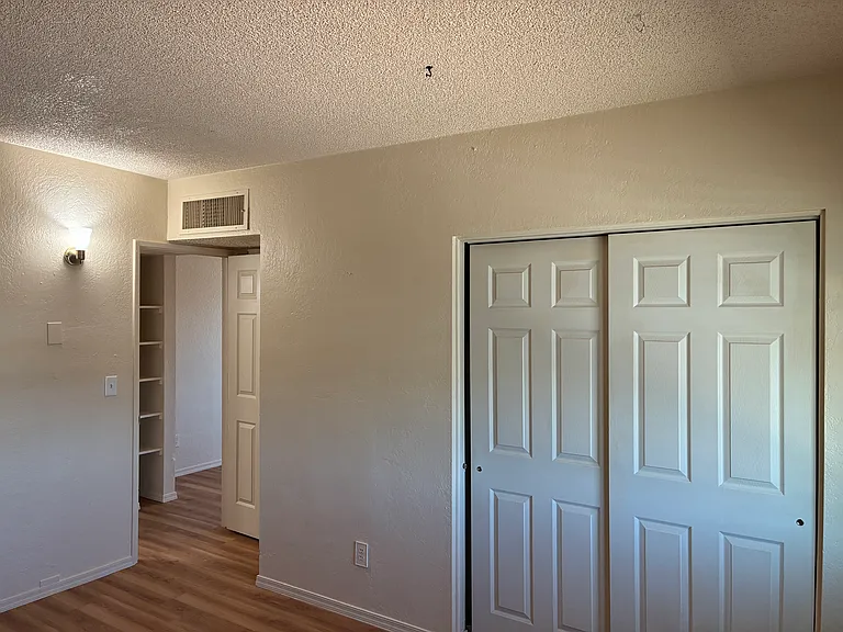 923 N Swan Rd #201 — Photo 8