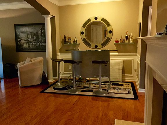 Sitting Room- 2nd Floor