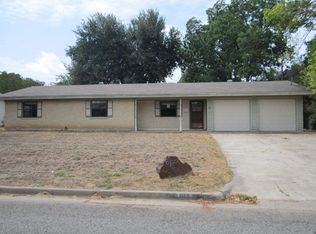 615 Ravenwood Dr, Athens, TX 75751