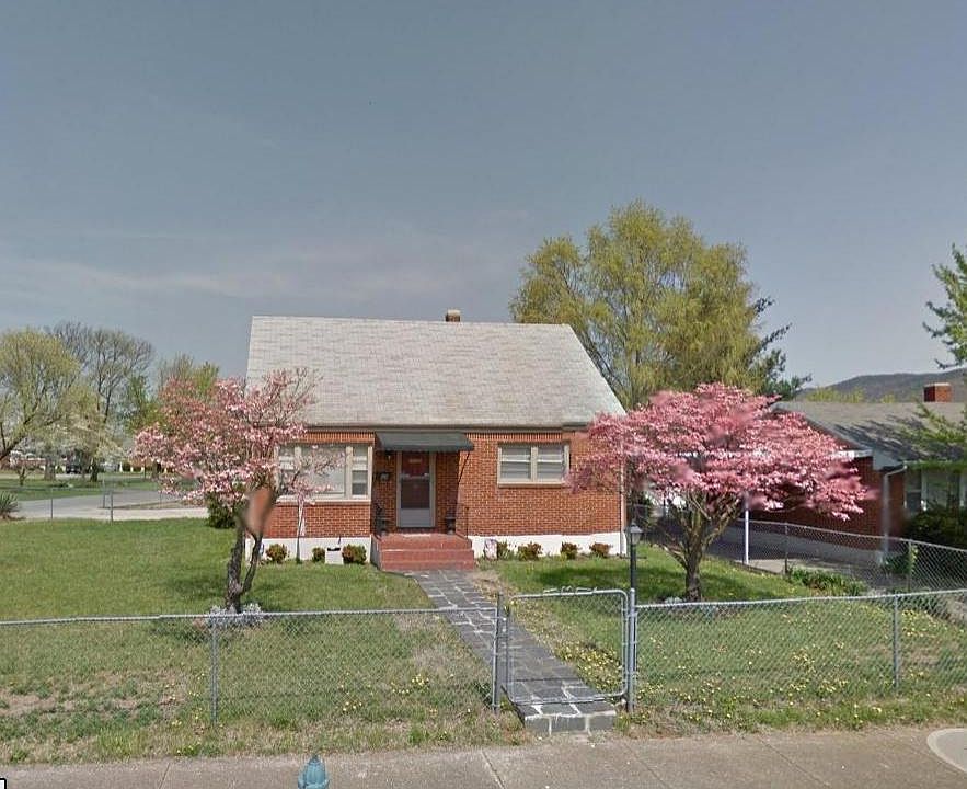 1st image of 202 Trinkle Ave NE