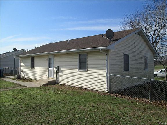 5th image of 114 Dixon St