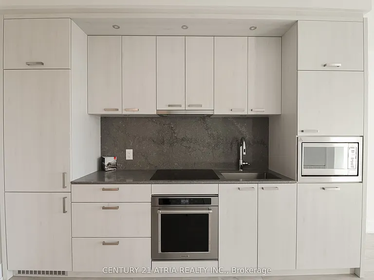 858 Dupont St #718 — Photo 9