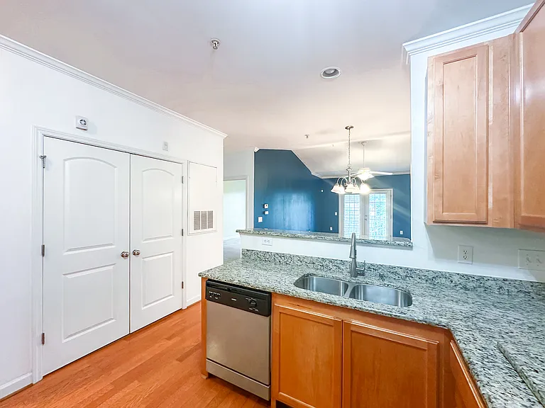 7100 W Friendly Ave #311 — Photo 8