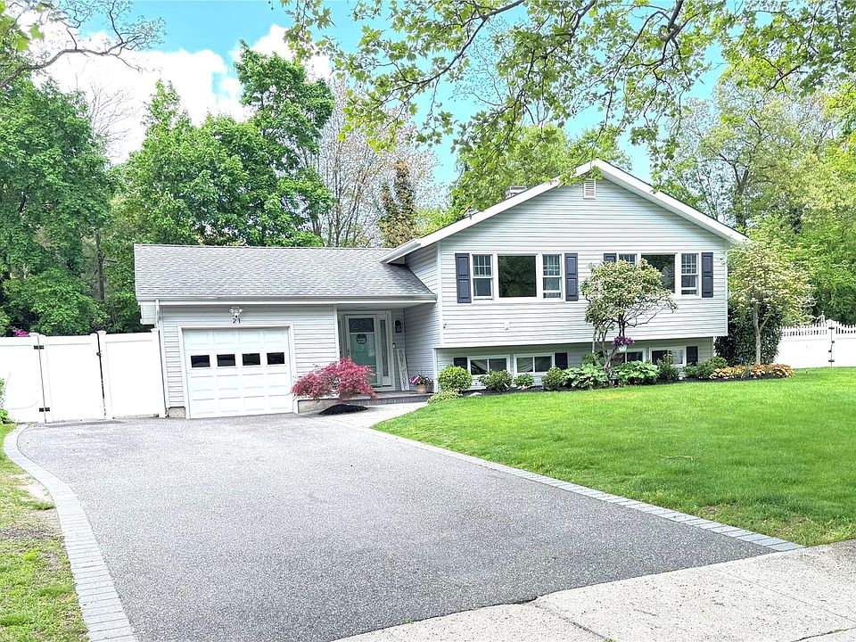 1st image of 21 Salisbury Drive N