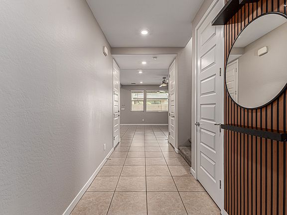4th image of 1015 E Thompson Way