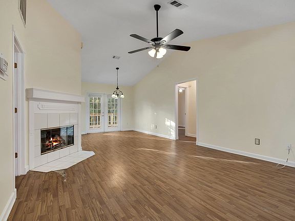4th image of 1409 Idlewild Dr