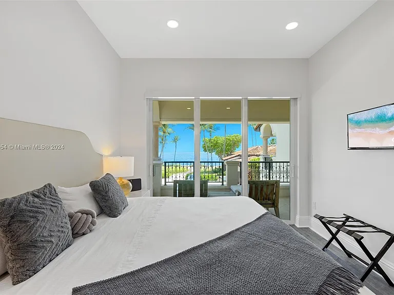 15122 Fisher Island Dr #15122 — Photo 18