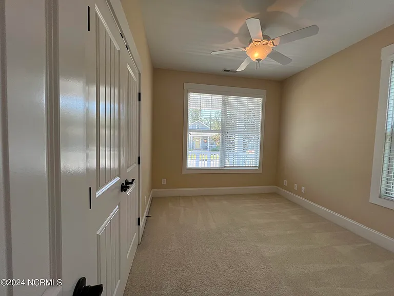 1211 Daisy Ct — Photo 24