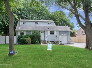3009 Connecticut Ave, Medford, NY 11763