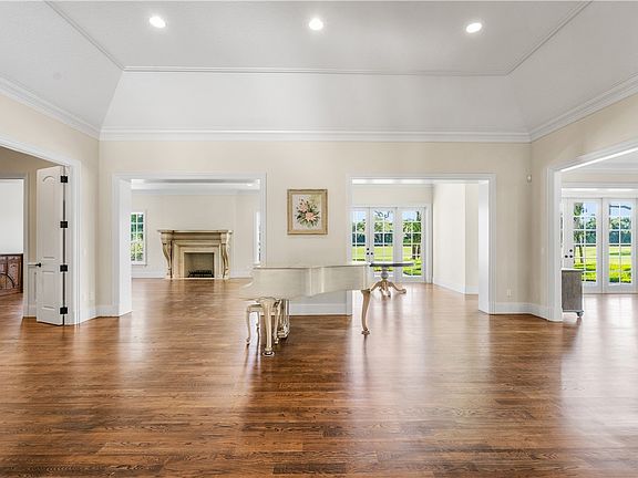 5th image of 270 Sea Oak Dr