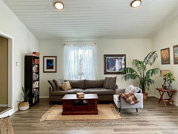 5th image of 96 Pinewood Rd