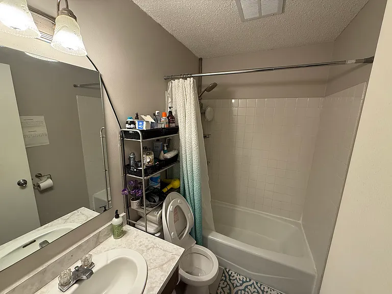 Upstairs bath: located between the two bedrooms