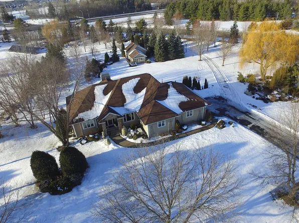 950 Mark Ave N, Lake Elmo, MN 55042