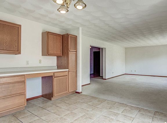 5th image of 4127 Milkweed Dr