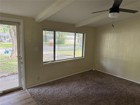 3rd image of 407 N Cochise Dr