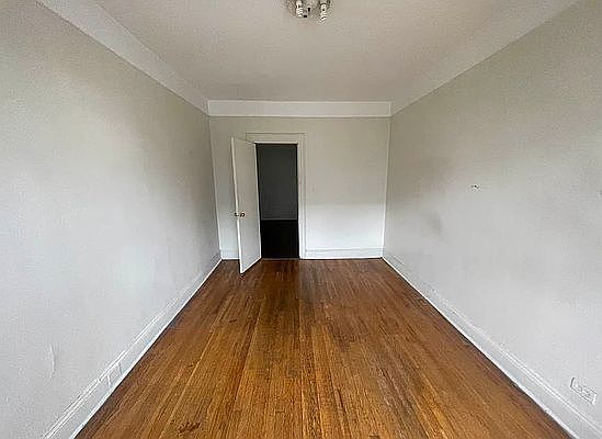 4th image of 46-14 Vernon Blvd #1B